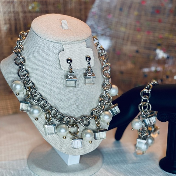 Vintage hard to find Robert Rose Parure of faux pearls and lucite blocks. - Picture 12 of 12